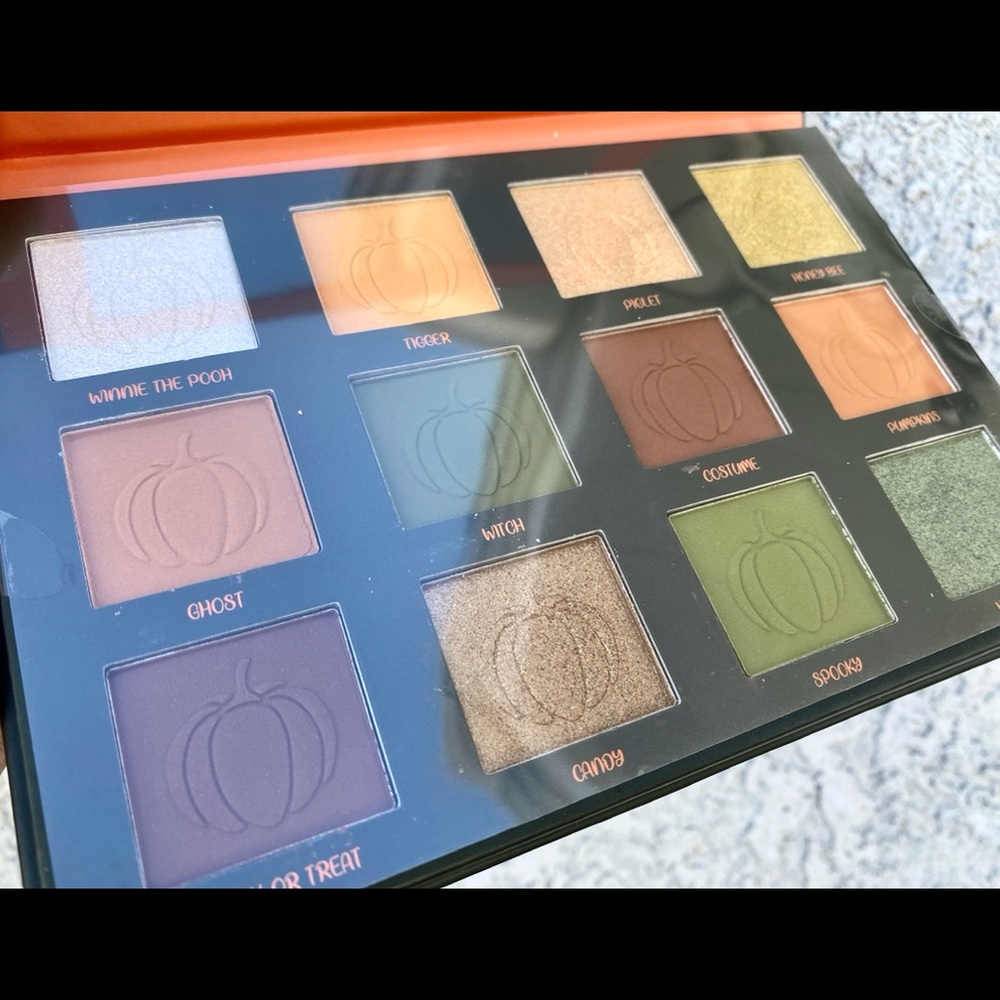 Disney 🎃Eyeshadow Palettes - Picture 11 of 12